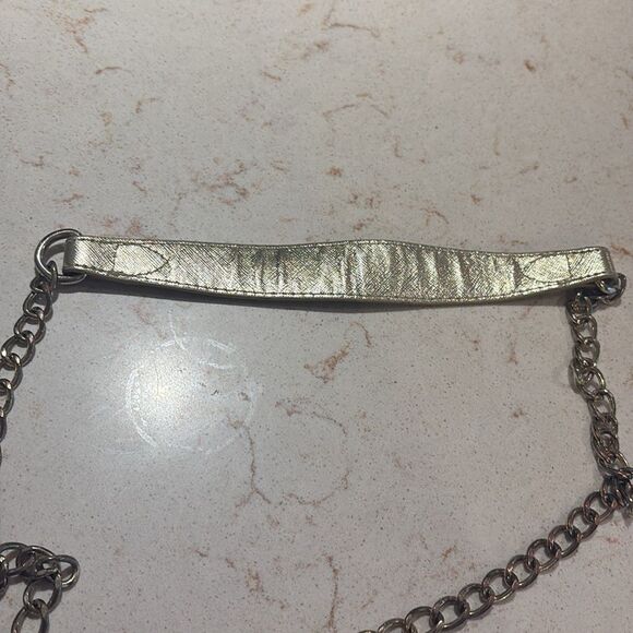 Lilly Pulitzer clear crossbody bag with tassel. 
Good used condition. - Picture 8 of 10